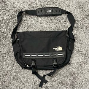 The north face messenger crossbody bag